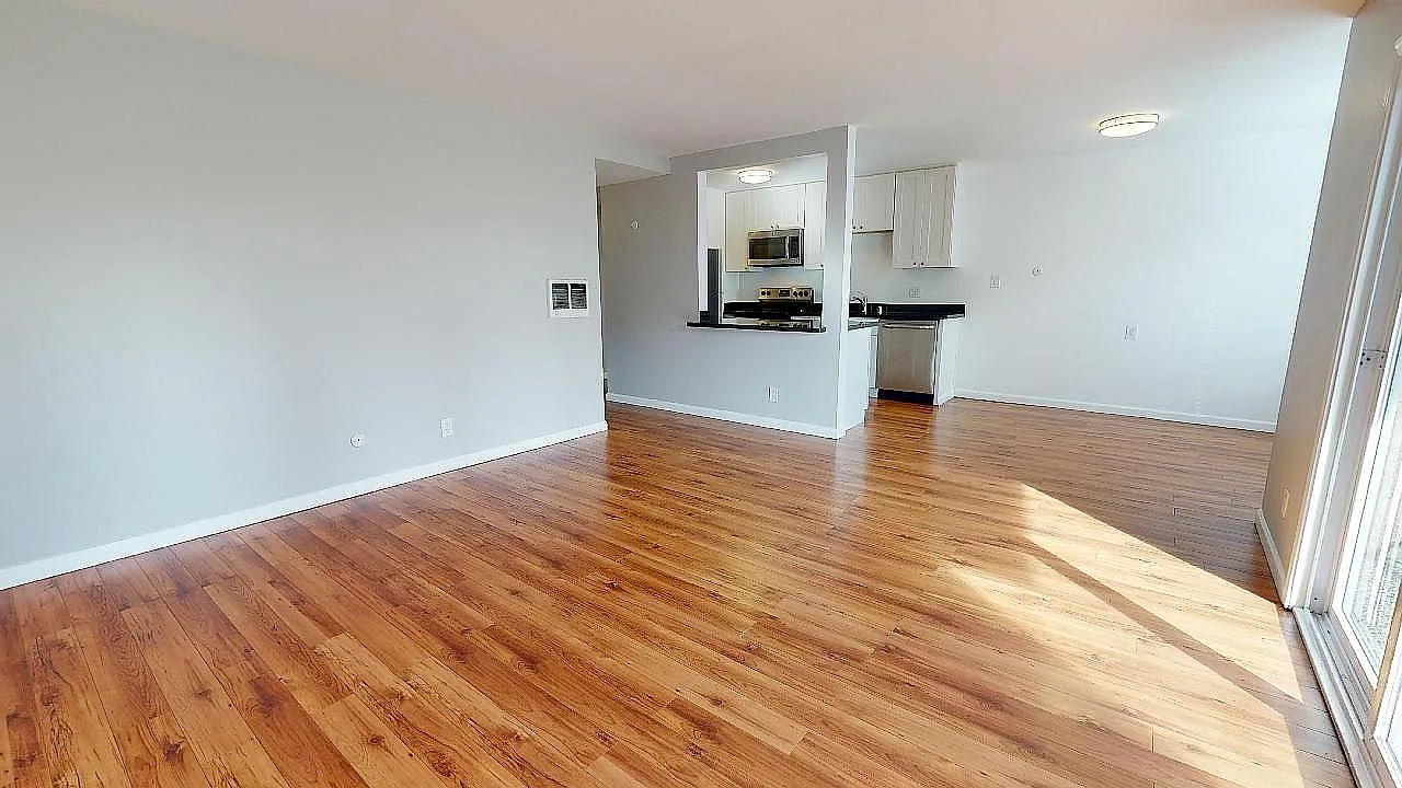 Grand Lake Towers — Photo 4