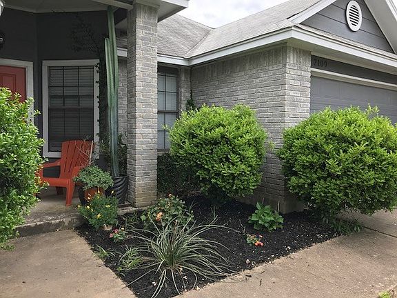 3rd image of 2109 Rosemary Ln