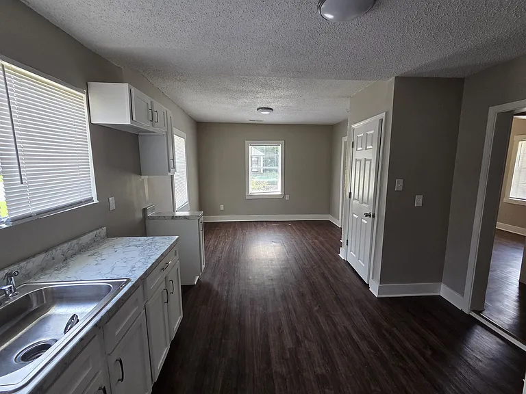 1558 Tayner St — Photo 10