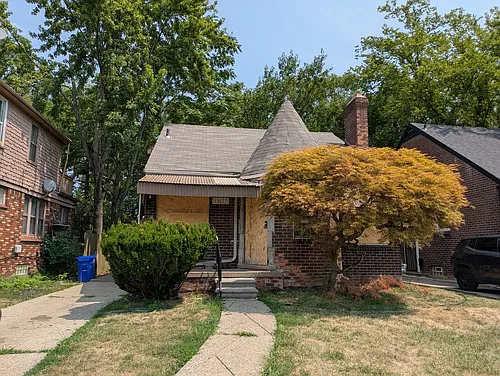 10873 E Outer Dr Photo 1