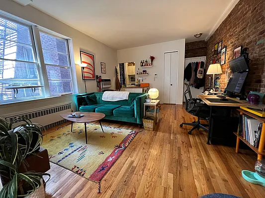 Rented by City Connections Realty | media 8