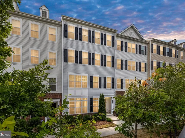 17056 Beveridge Dr, Dumfries, VA 22026