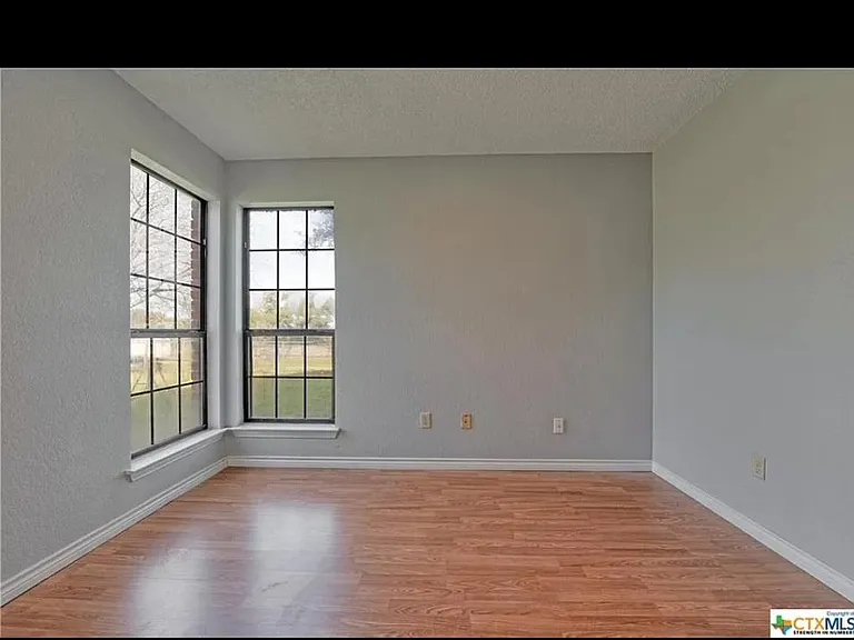 3300 Lois Ln — Photo 13