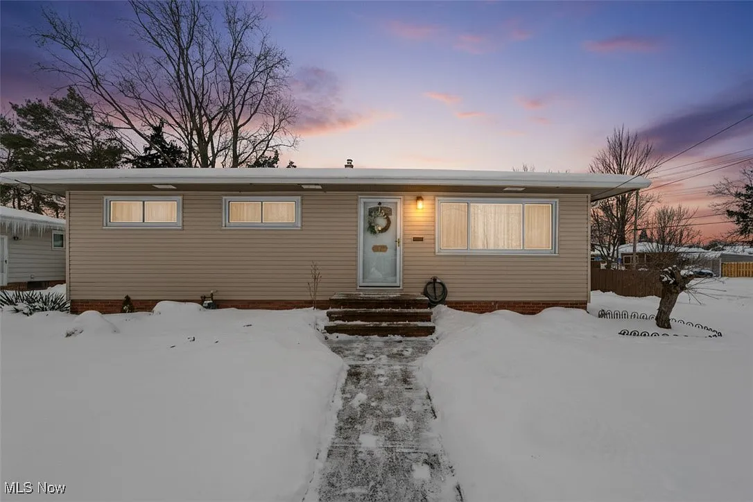 1209 Birch Ln photo 1