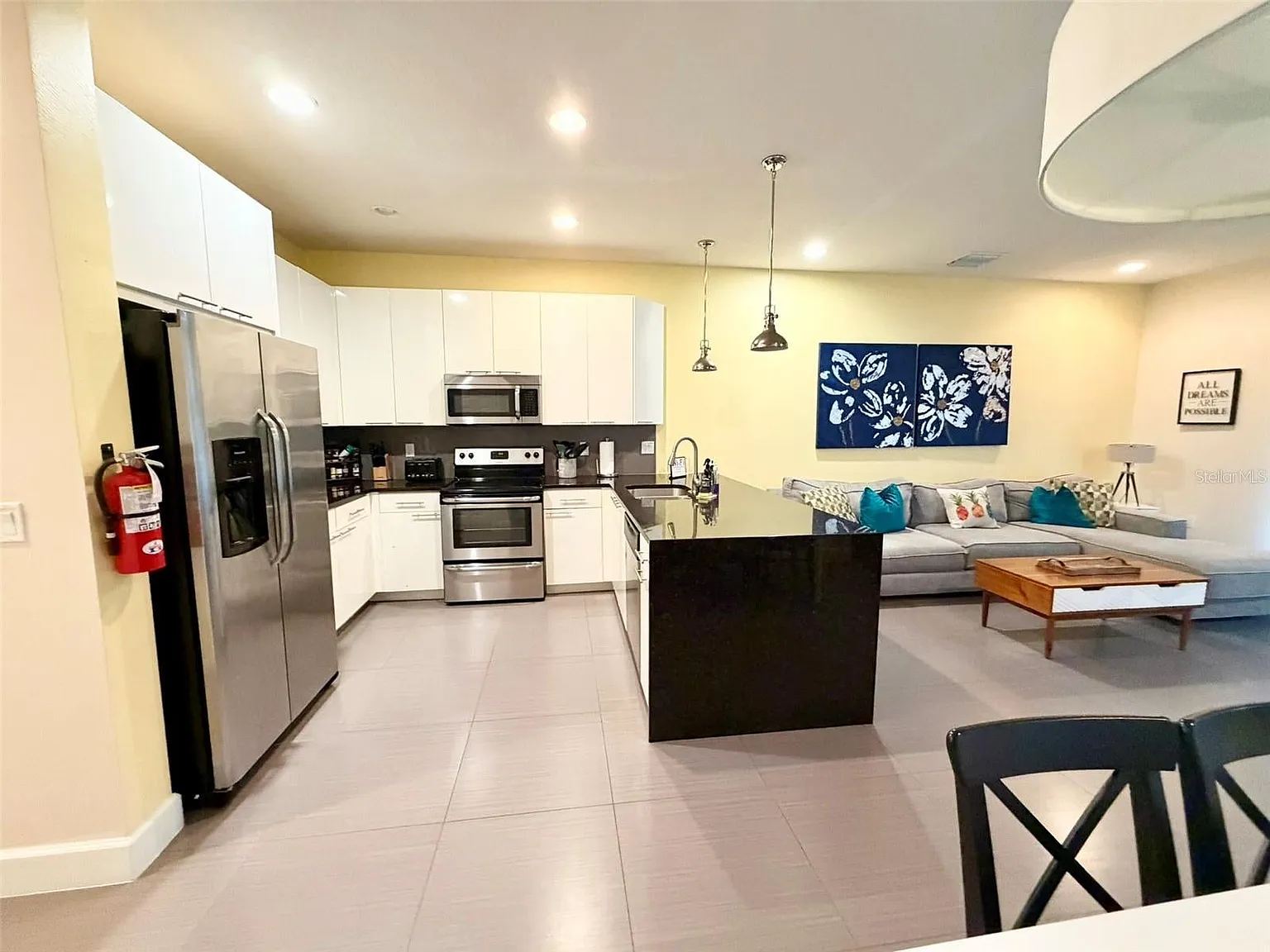 3 bed, 3.0 bath, 1512 sqft, $2,450 — Photo 4