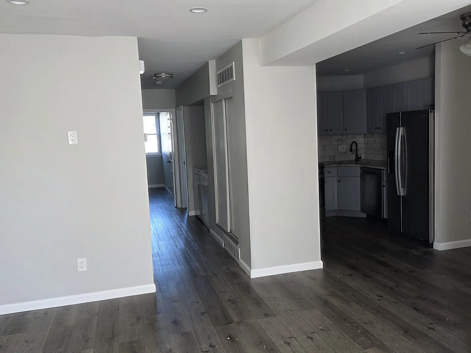2 bed, 1000 sqft, $1,475 — Photo 2