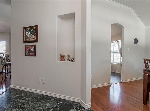 3rd image of 1605 Summerfield Dr