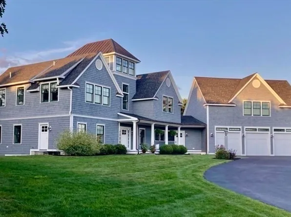 22 Crooked Ln, Manchester, MA 01944
