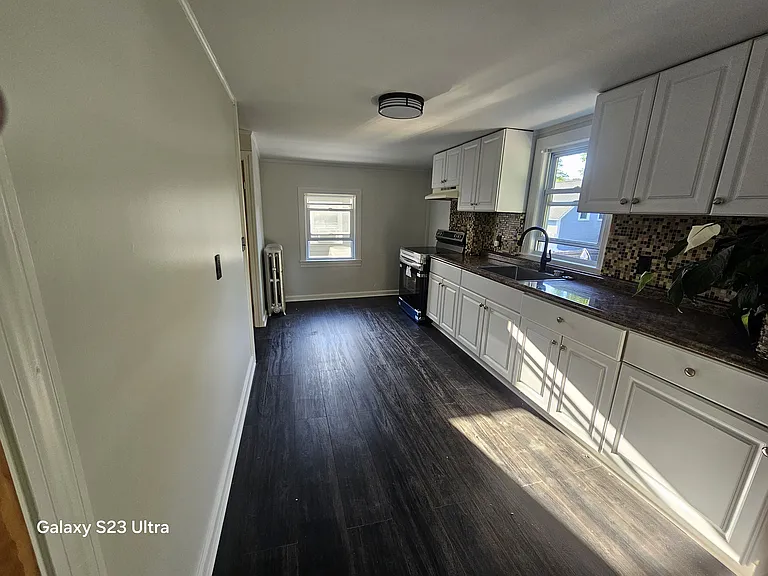 71 Sea St — Photo 5