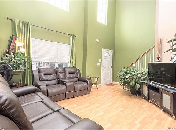 4th image of 3025 Golden Dale Ln