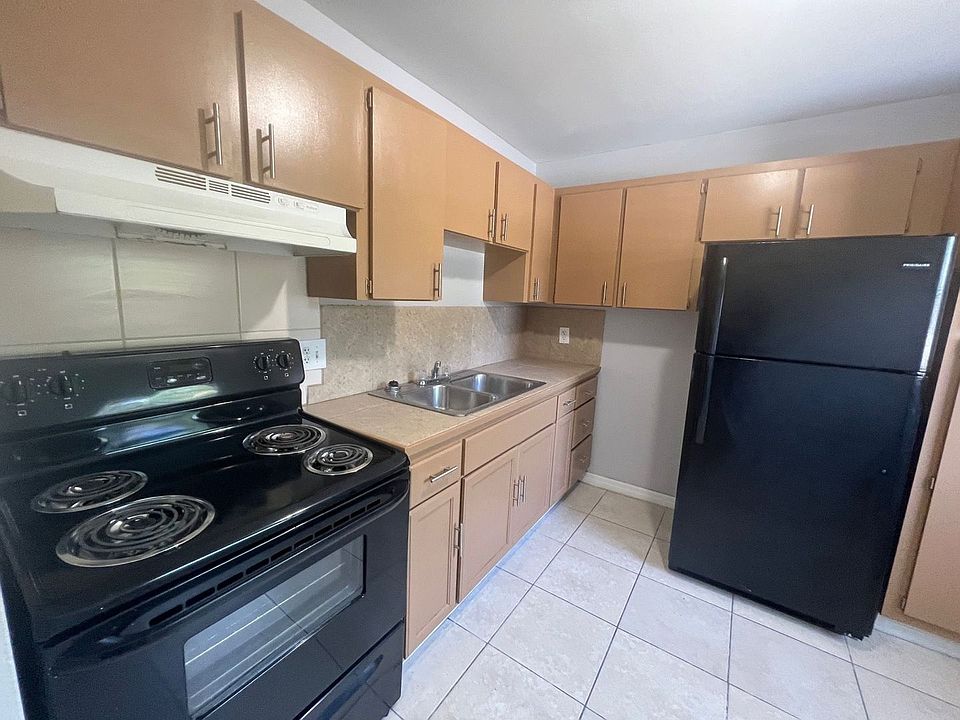 1st image of 3210 Louisiana Ave Unit 1