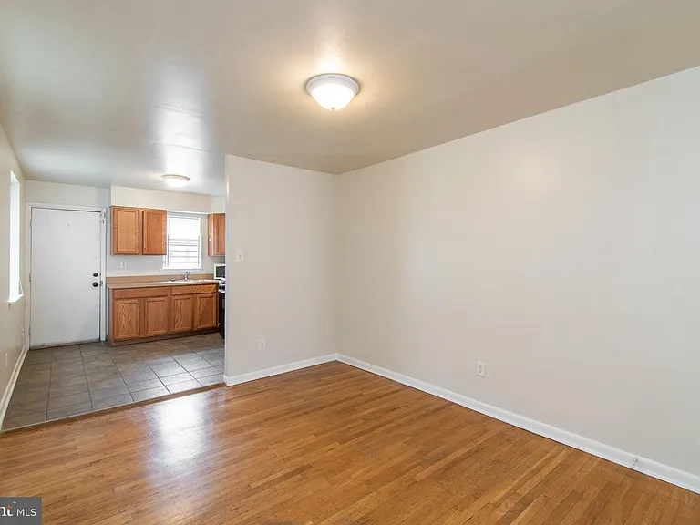 1635 Fontain St — Photo 10