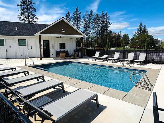 3rd image of 202 Bogey Ln