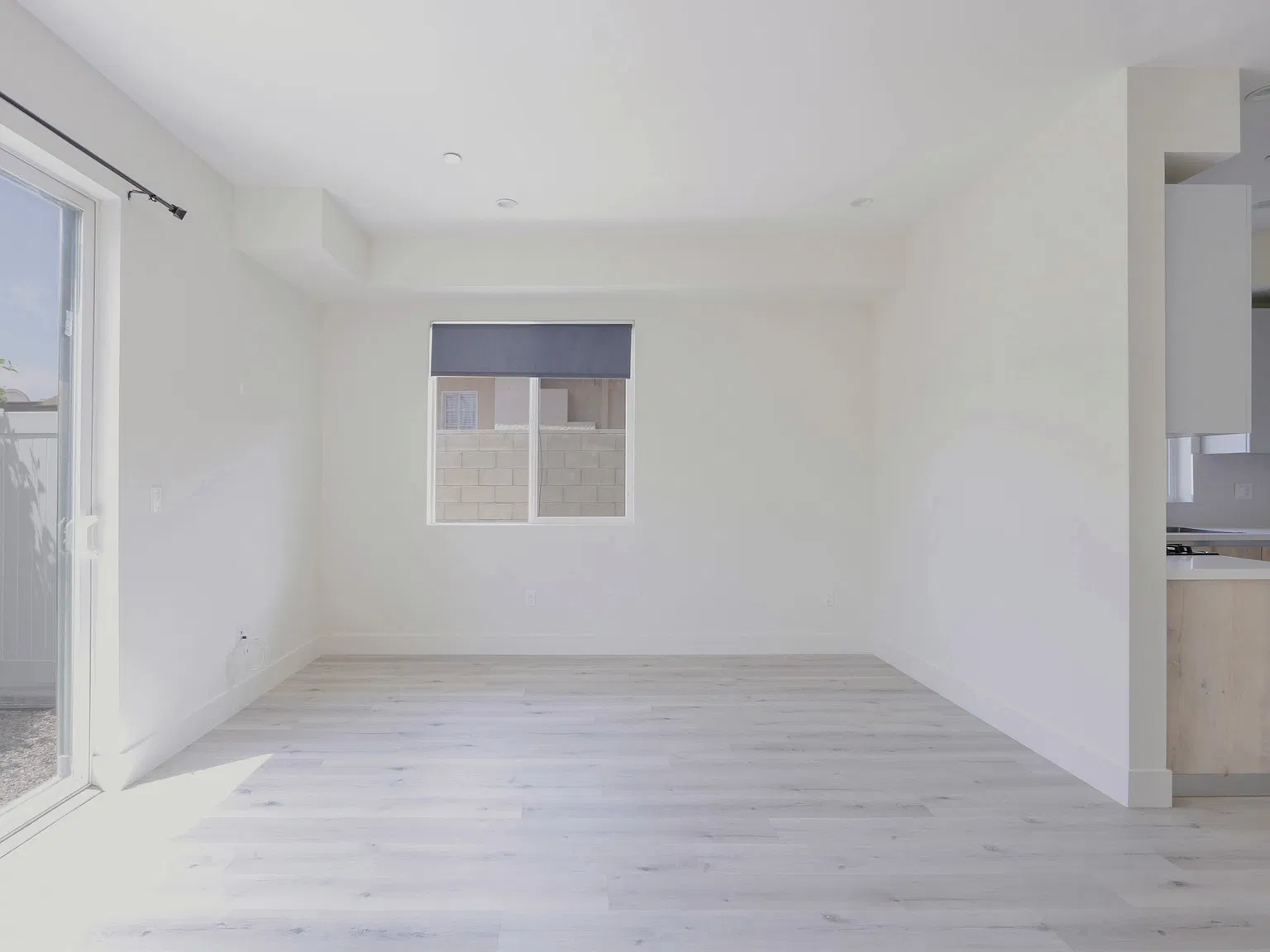 3 bed, 1260 sqft, $3,395 — Photo 2
