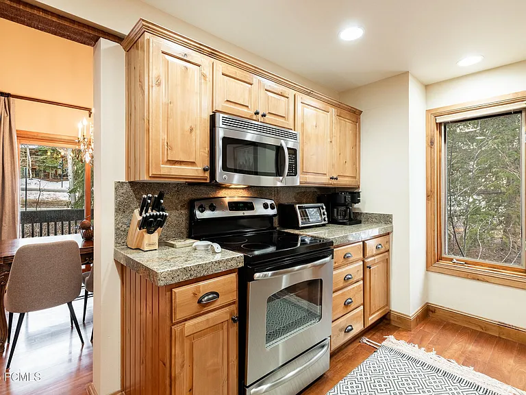 1525 Lakeside Cir — Photo 23