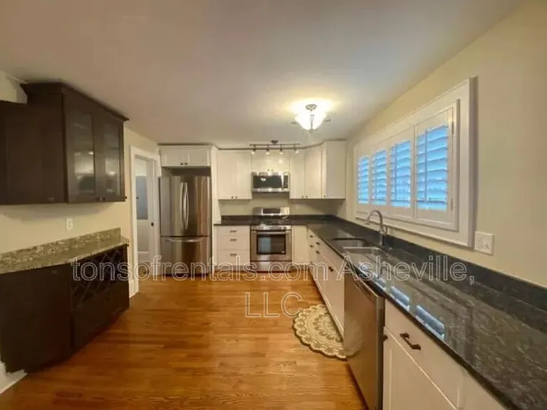240 S Beaumont St — Photo 7