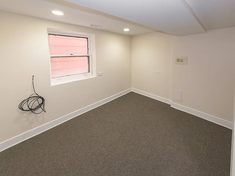3233 W Berteau Ave — Photo 19
