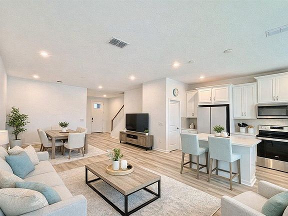 4th image of 1005 Spring Palms Loop