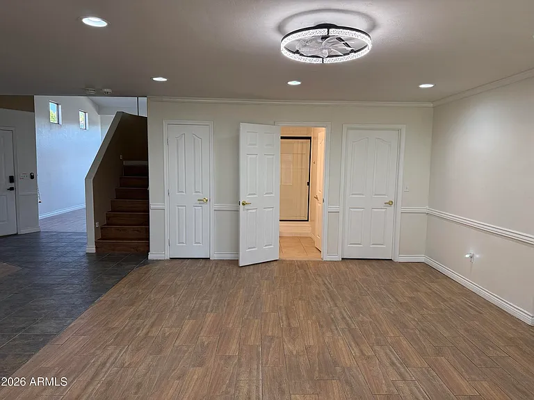 518 W Scott Ave — Photo 4