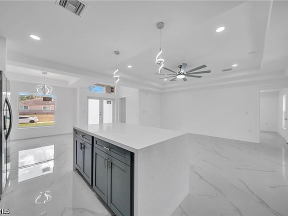 5th image of 1023 Pilgrim St E