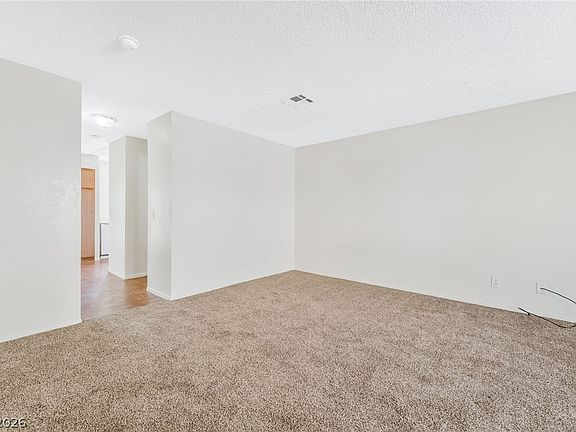 3rd image of 566 Kristin Ln