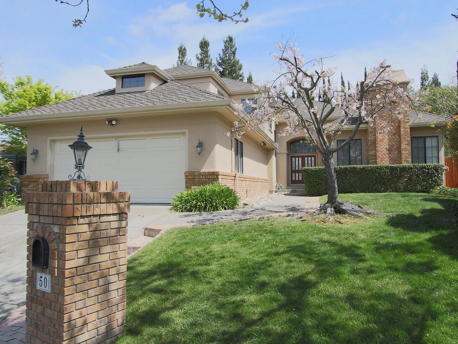 4 bed, 2956 sqft, $5,999 — Photo 2