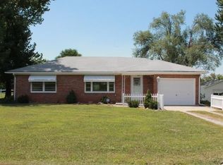 1401 Cedar Dr, Sedalia, MO 65301