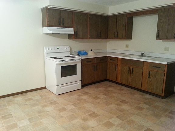 3rd image of 7482 Seymour St NW