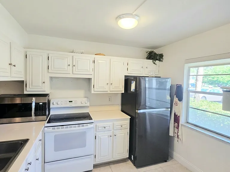 2703 Nassau Bnd #D1 — Photo 2