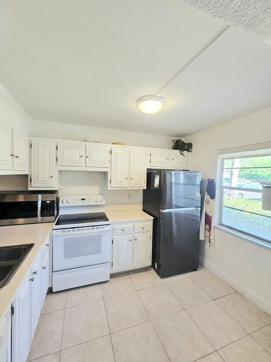 Building Photo - 2703 Nassau Bnd #D1