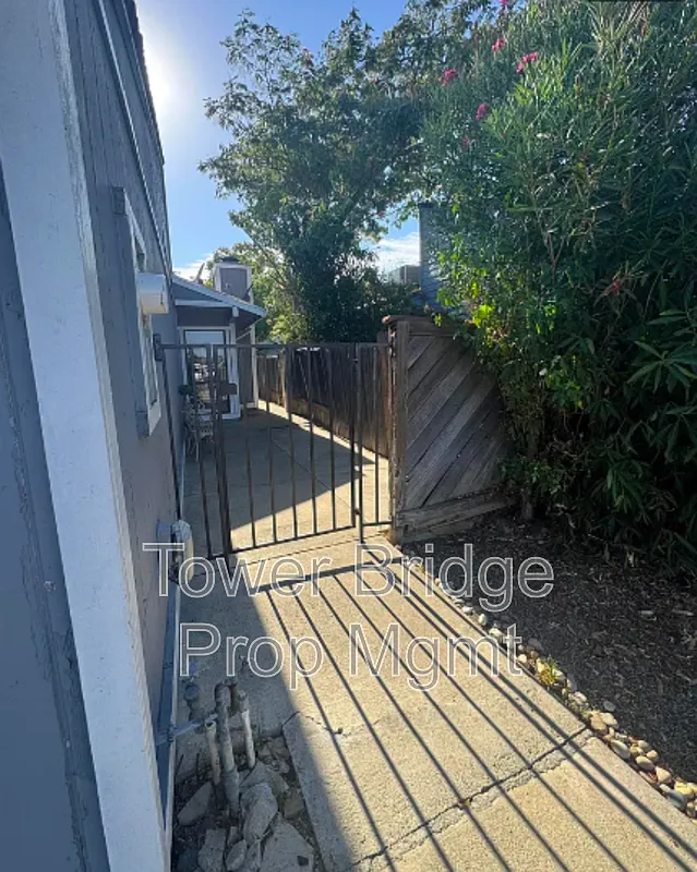 3 bed, 2.0 bath, 1193 sqft, $2,595 — Photo 3