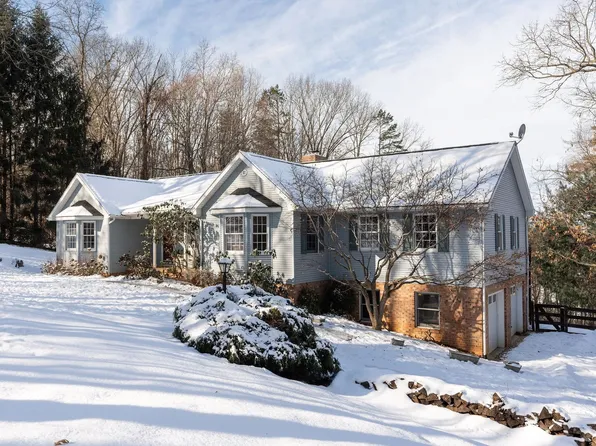 127 Ridgetop Dr #A, Weyers Cave, VA 24486