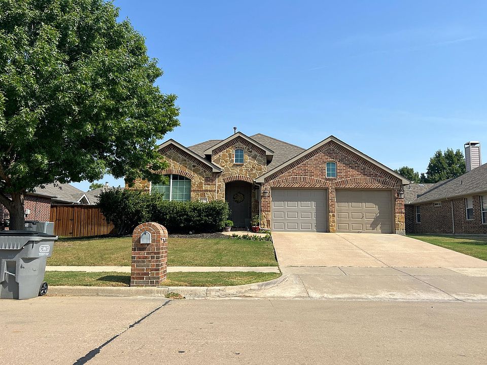 1st image of 2421 Deerwood Dr