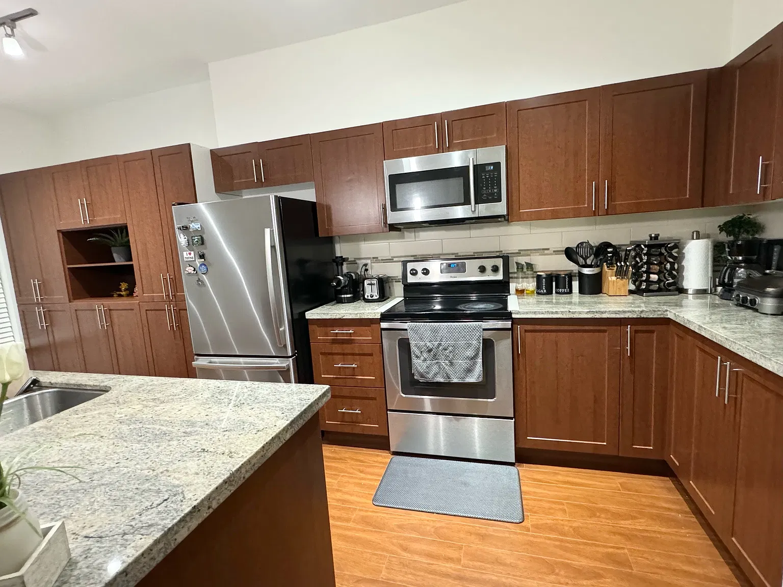 4 bed, 2.5 bath, 1970 sqft, $3,200 — Photo 3