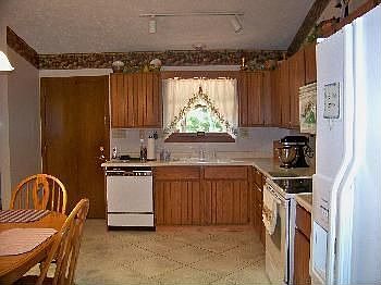 3rd image of 225 Orchard Hill Dr