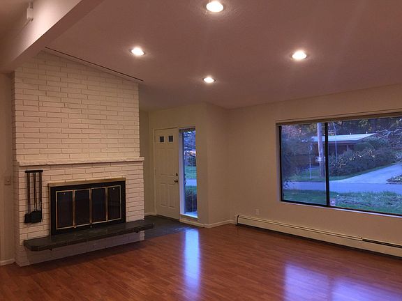 3rd image of 10647 NE 47th Pl