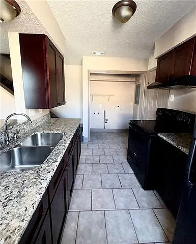 2 bed, 1.5 bath, 900 sqft, $1,100 — Photo 2