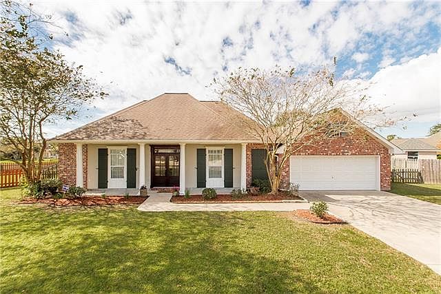 1st image of 121 Oak Knoll Ct