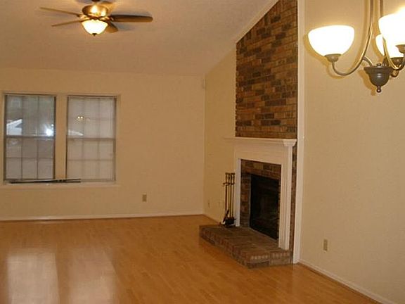2nd image of 256 Aspenway Dr