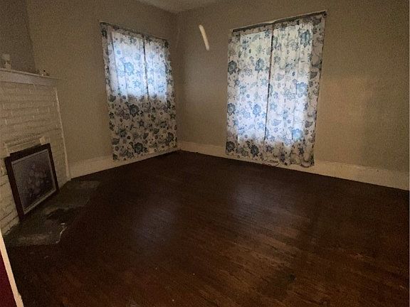 5th image of 1516 E 85th St