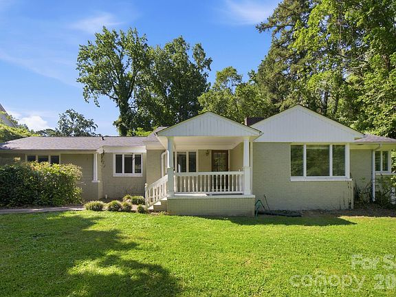 2nd image of 827 Jefferson Dr