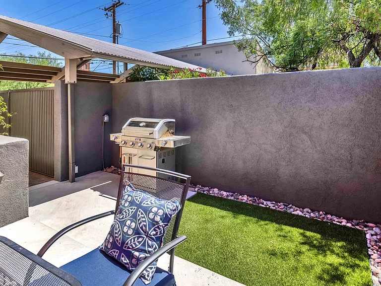 3039 E 3rd St #2 — Photo 31