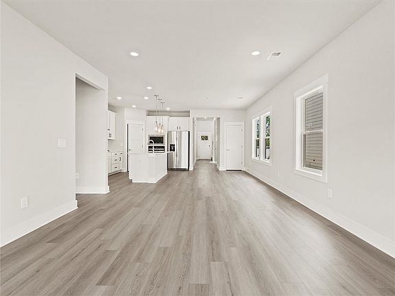 4th image of 331 Shortleaf Ln
