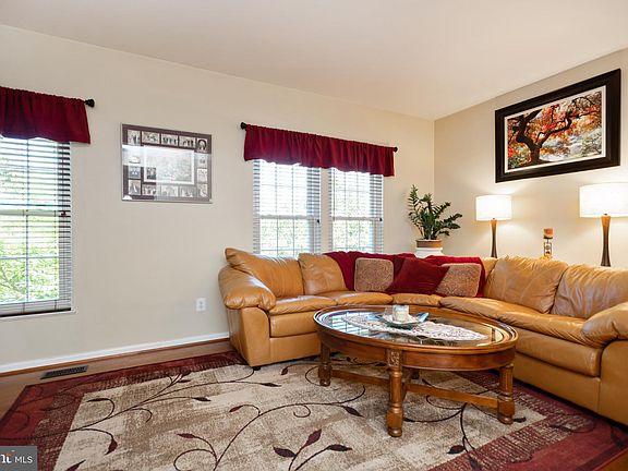 5th image of 6307 Meadow Glade Ln