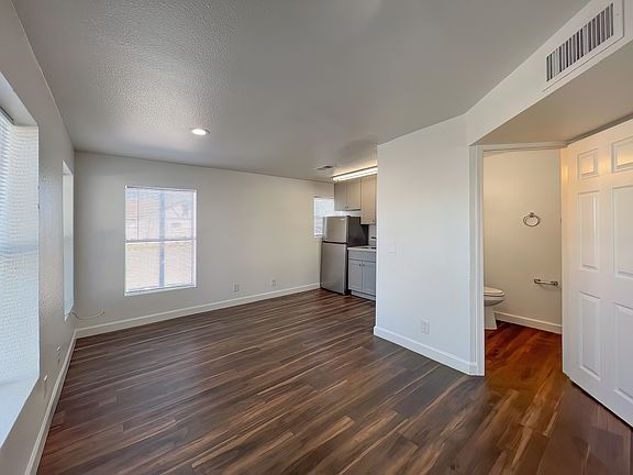 3rd image of 317 N 17th Dr APT 1