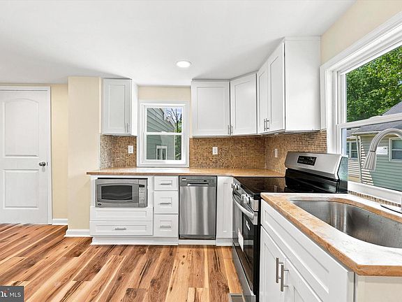 5th image of 28 E Main St