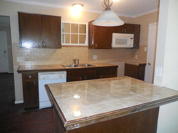 2nd image of 1405 Bob White Dr