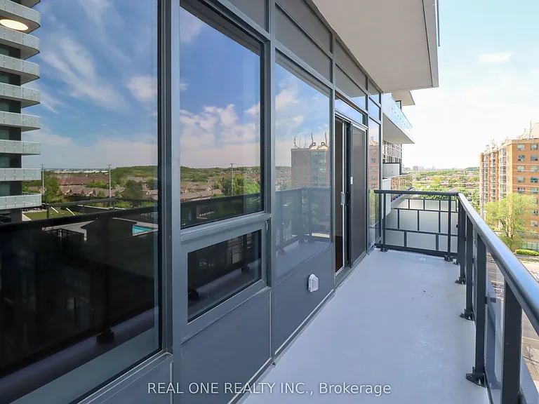 5105 Hurontario St #617 — Photo 23