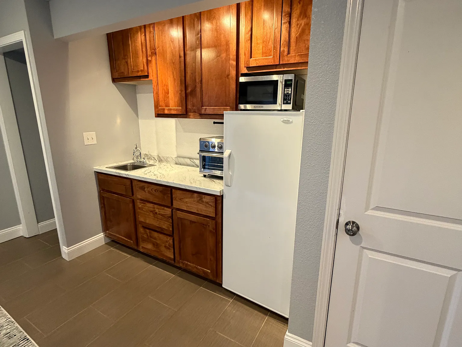 Studio, 300 sqft, $1,000 — Photo 1