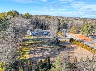 18 Westwind Dr, Topsham, ME 04086